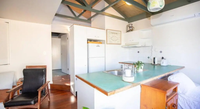 SHEOAKS - Funky 2 bed unit + 100m to beach + pool