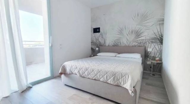 Апартаменты с 2 комнатами с балконом Modern Apartment Steps From the Beach