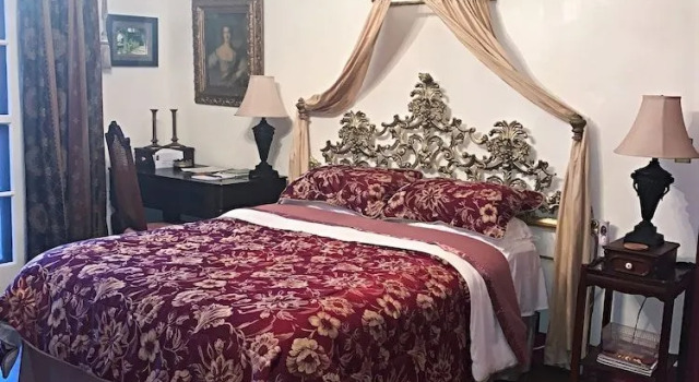 The Villa Bed and Breakfast, Забронировать Вилла Отели Дейтона-Бич с парковкой, рядом с Базилика Святого Димитрия, Парковка