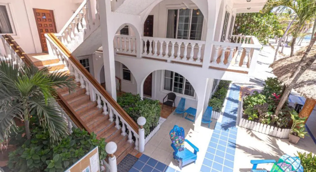 Люкс с видом на океан Blue Tang Inn - Beachfront Suites and Pool