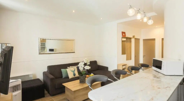 Апартаменты Stylish White and Red Apartments