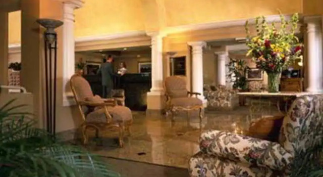 Holiday Inn Phoenix Midtown, Забронировать Отель Альгамбра Финикс, рядом с The Newton