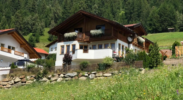 Haus Köhle, Забронировать Апартаменты/квартира Отели Тироля с парковкой, Парковка