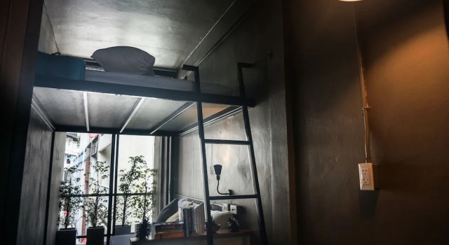 Двухместный номер Standard с балконом In a Box Hostel