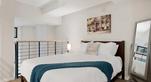 Номер Standard Lavish Downtown Condo with Rooftop Lounge 337