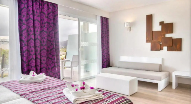 Полулюкс Mar Hotels Playa de Muro Suites