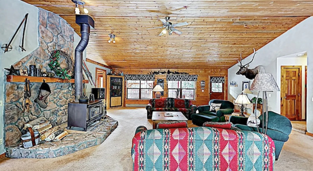 New Listing! Lovely Log Mountain W/ Fireplace 5 Bedroom Home