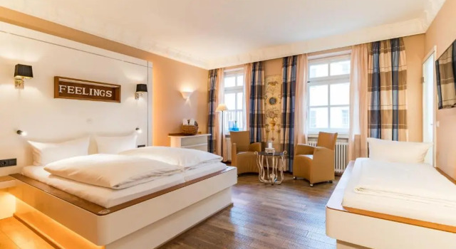 Трёхместный номер Standard YachtHotel Helvetia Spa- und Wellnessdomizil