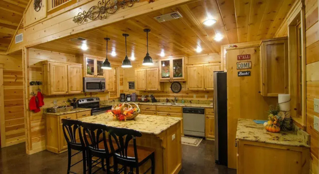 Shine on Harvest Moon With Private Grill and Hot Tub by Redawning, Boek Hotel Broken Bow Oklahoma