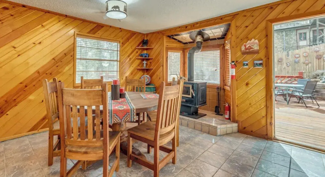 Ruidoso Cabin w/ Deck ~ 1 Mi to Midtown!