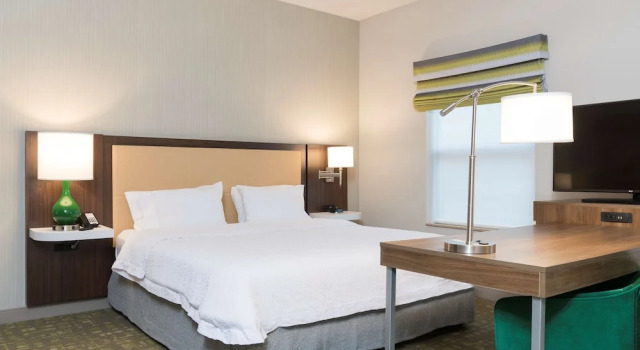 Люкс c 1 комнатой Hampton Inn & Suites East Lansing