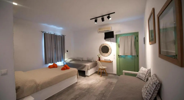 Четырёхместный номер Standard с частичным видом на море Fraskoulas Beach