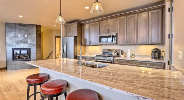 Relax Fireside: Silverthorne Home 11 Mi to Skiing!, Rezerwuj Apartament Hotele w Vail Ski z parkingiem, Parking
