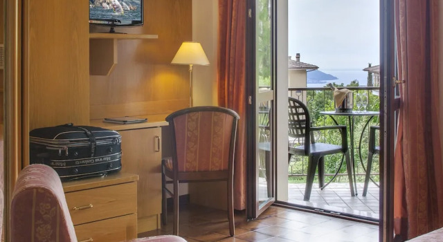 Двухместный номер Standard с балконом Hotel Astra