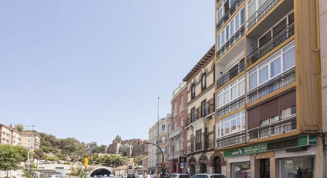 INMálaga Plaza De La Merced, Забронировать Отель Малага - центр Малага, рядом с Музей Кармен Тиссен