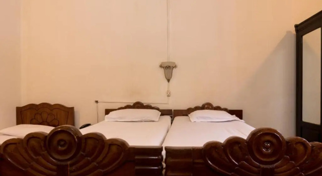 Bed and Breakfast at Colaba, Забронировать Отель Недорогие отели Мумбай, рядом с Union Bank of India, недорого