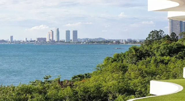 Апартаменты Luxury Ocean Beachfront Smart Unit