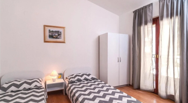 Awesome Home in Omis With Wifi and 6 Bedrooms, Buchen Sie Hotel Hotels in Gespanschaft Split-Dalmatien mit Pool, Schwimmbad