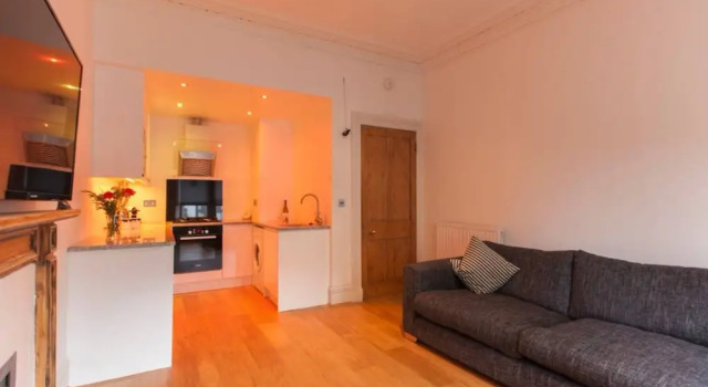 2 Bedroom Apartment Near Edinburgh Castle