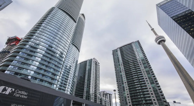 Beautiful Downtown Condos, Забронировать Отель Торонто Greater Toronto Area, рядом с Театр Принцесса Уэльса