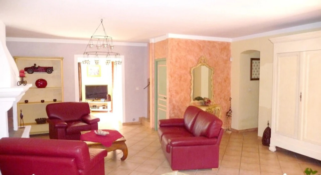 Villa With 4 Bedrooms in Roquemaure, With Private Pool, Enclosed Garde, Забронировать Вилла Виллы Овернь-Рона-Альпы, Вилла