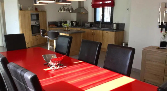 Вилла charming family house with pool located at Lisle sur la sorgue - sleeps 8