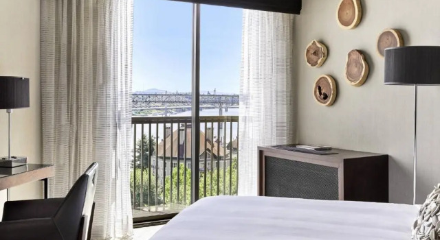 Четырёхместный номер Standard с видом на город Portland Marriott Downtown Waterfront