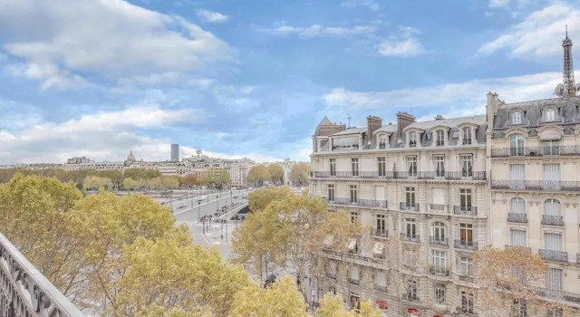 Top Luxurious Penthouse Front of Eiffel Tower and River
