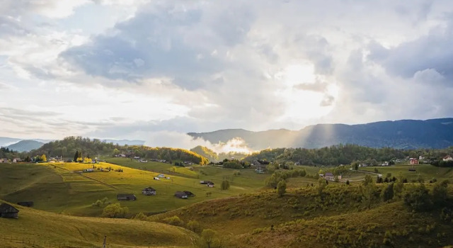 Тент с видом на горы Ursa Mica Glamping Resort