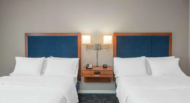 Четырёхместный номер Standard Hampton Inn & Suites Newburgh Stewart Airport, NY