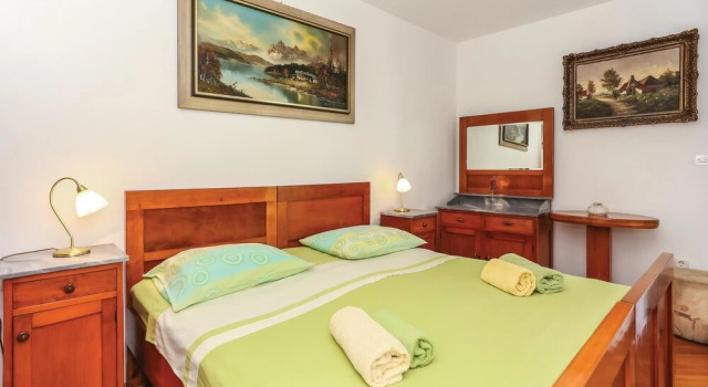 Amazing Home in Omis With Wifi and 3 Bedrooms, Rezerwuj Hotel Hotele w Split-Dalmatia County z parkingiem, Parking