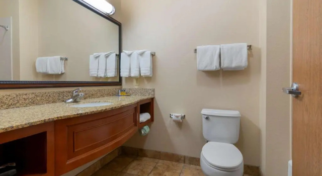 Номер Standard Best Western Plus Butterfield Inn