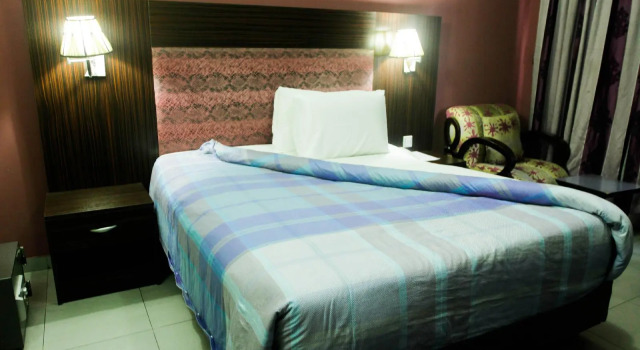Crownedge Hotel, Book Hotel Billige hoteller i Lagos State