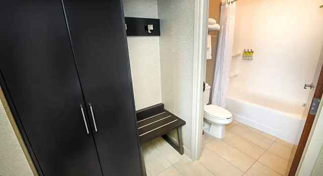 Четырёхместный люкс c 1 комнатой Holiday Inn Express Hotel & Suites Grand Forks by IHG