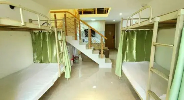 Кровать в общем номере (мужской номер) Дуплекс CuiPan Apartment