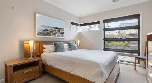 Cosy 3-bedroom Retreat With Outdoor Space, Book Apartment Torquay 