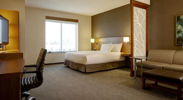 Accessible Double room Hyatt Place Lansing - East
