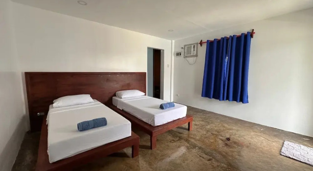 Двухместный номер Standard с видом на бассейн Bluewaves Hostel & Villa Panagsama by Hiverooms