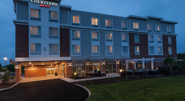 Четырёхместный номер Standard Courtyard by Marriott Boston Littleton