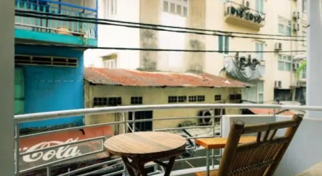 Full Moon - Hostel
