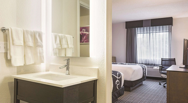 La Quinta by Wyndham Baltimore BWI Airport, Book Hotel Linthicum Heights Maryland