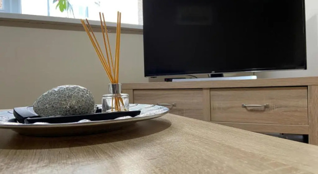 Коттедж Cosy 3-bedroom house, stones throw to beach