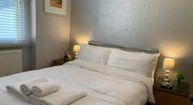 Beachpad Escape B&B, Забронировать Отель «постель и завтрак» Отели Исторического графства Суссекса с парковкой, Парковка