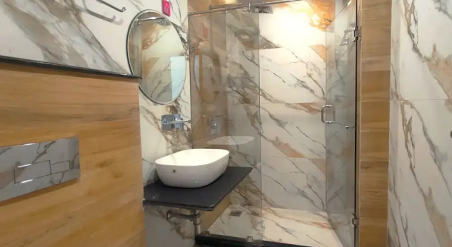 Двухместный номер Deluxe с балконом Luxury Inn by Stotrak Hotels