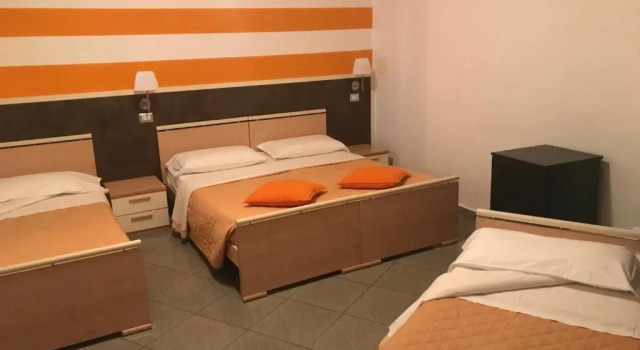 Standard Vierer Zimmer Twelve Hotel