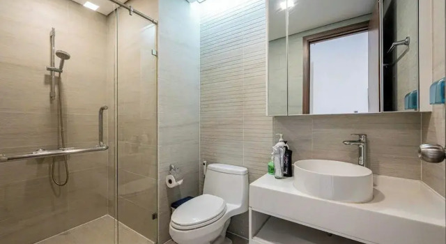 Апартаменты Deluxe с 4 комнатами с балконом и с видом на город LUNA Apartment- Vinhomes Central Park
