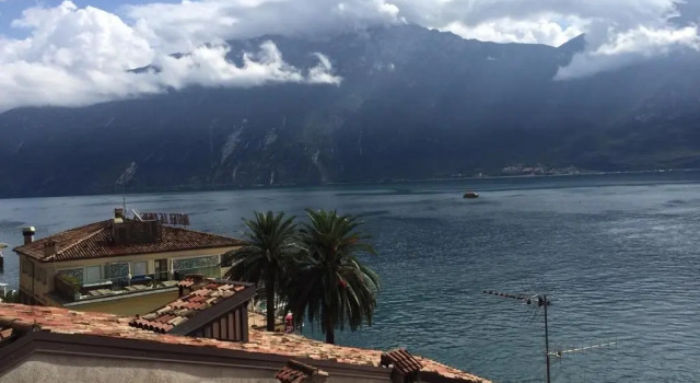 Двухместный номер Superior с балконом и с видом на озеро Hotel Monte Baldo