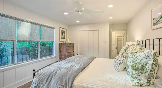 Newly Updated & Charming Azalea District Home, Rezerwuj Hotel Hotele 3-gwiazdkowe w Tyler, 3*