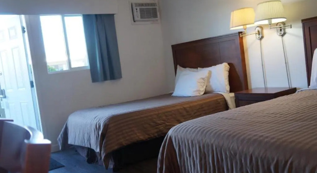 Четырёхместный номер Standard Westward Inn & Suites