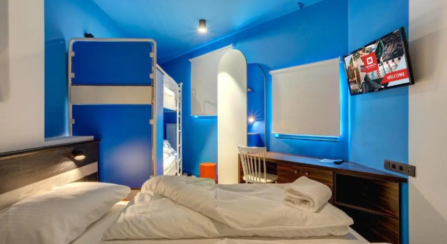 Кровать в общем номере (женский номер) MEININGER Hotel Bruxelles Gare du Midi